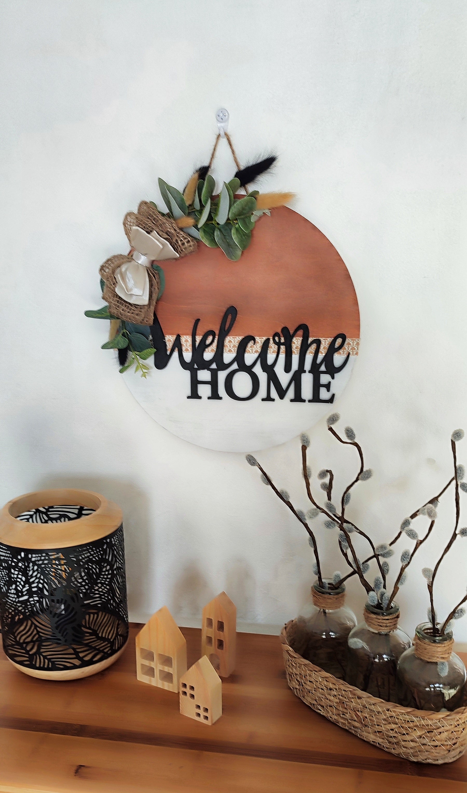 Decoración de pared redonda de madera "Bienvenido a casa negro"