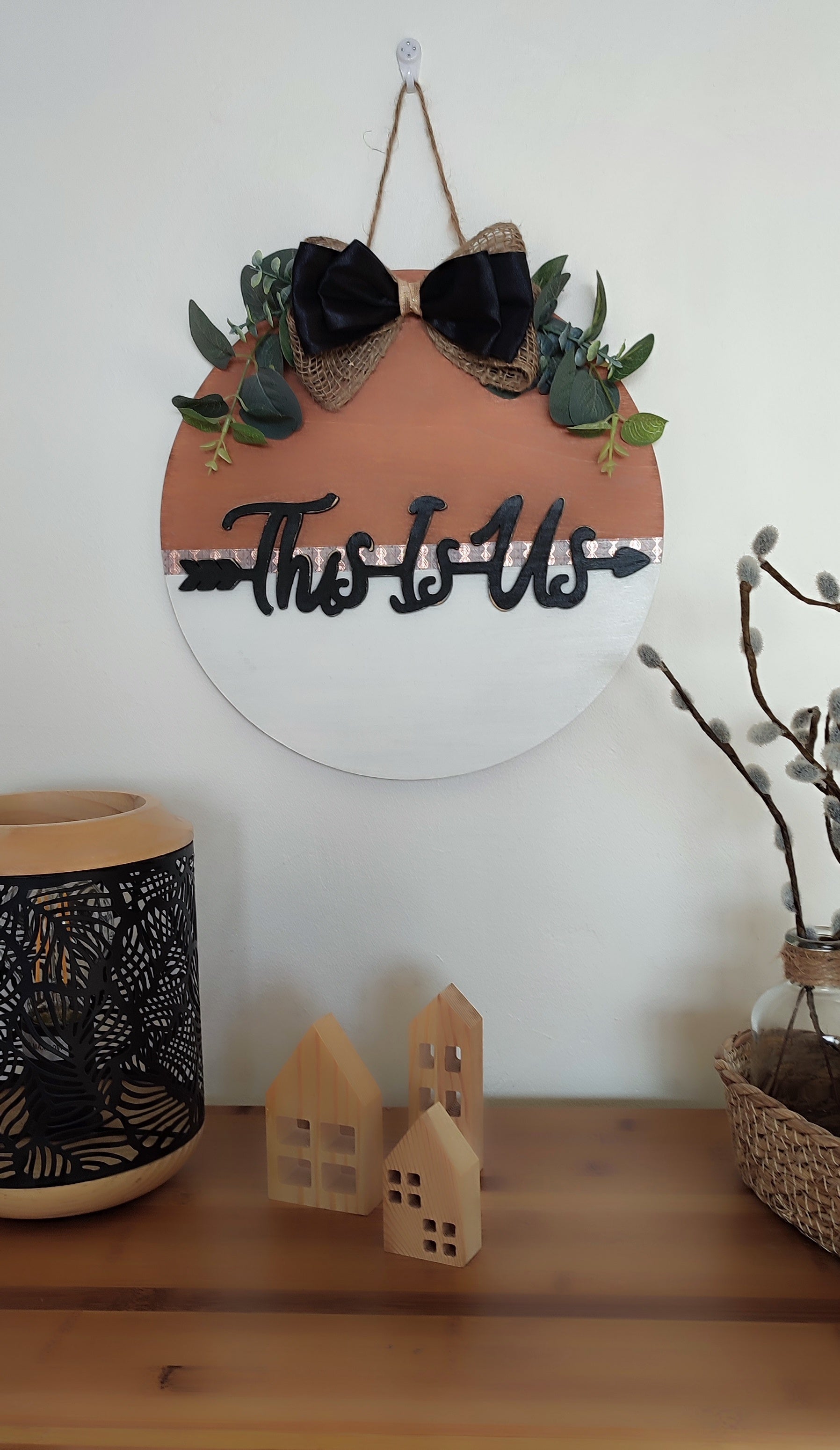 Decoración de pared redonda de madera "Estos somos nosotros"