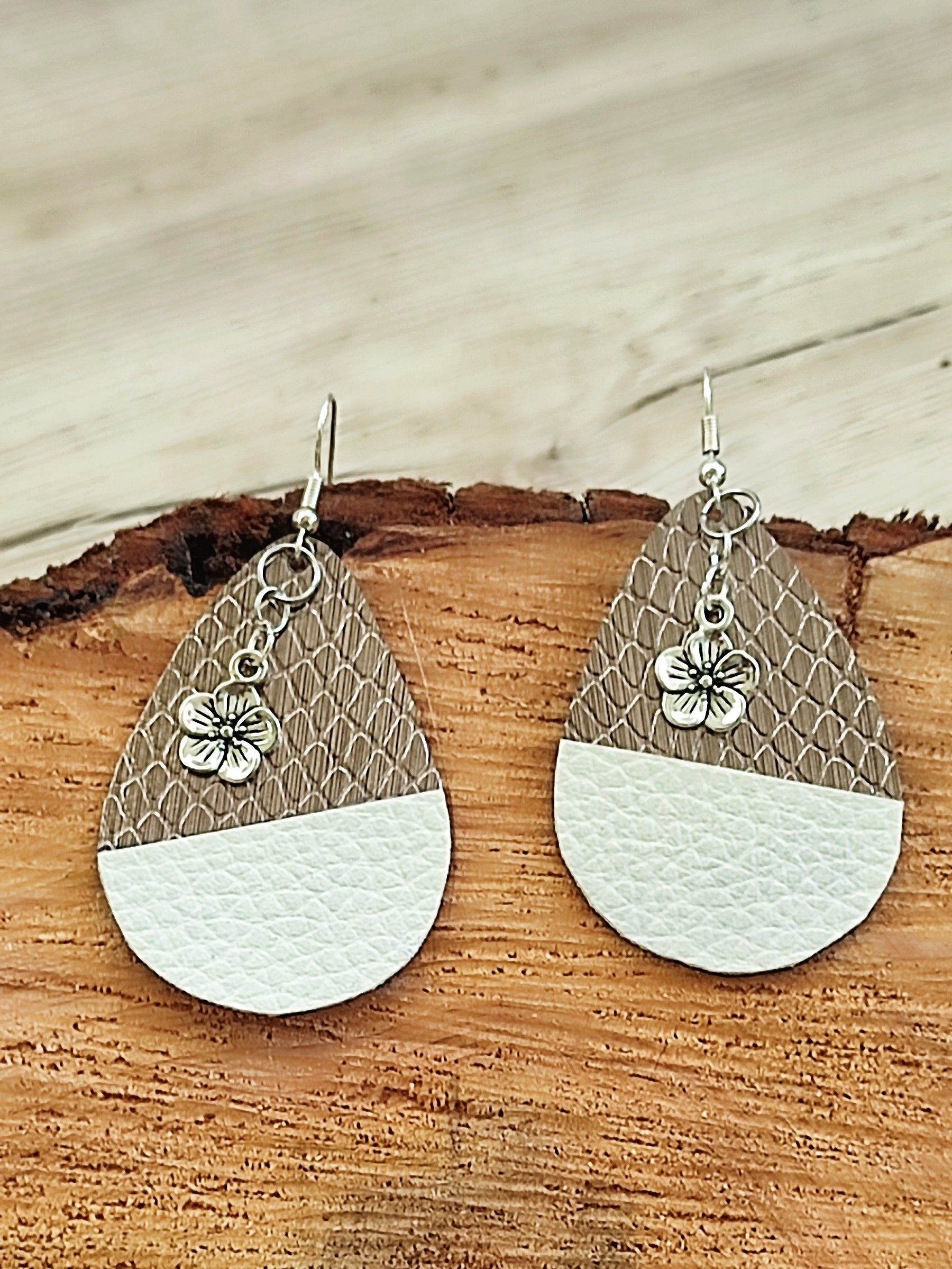 Pendientes “drop” de imitación y PVC