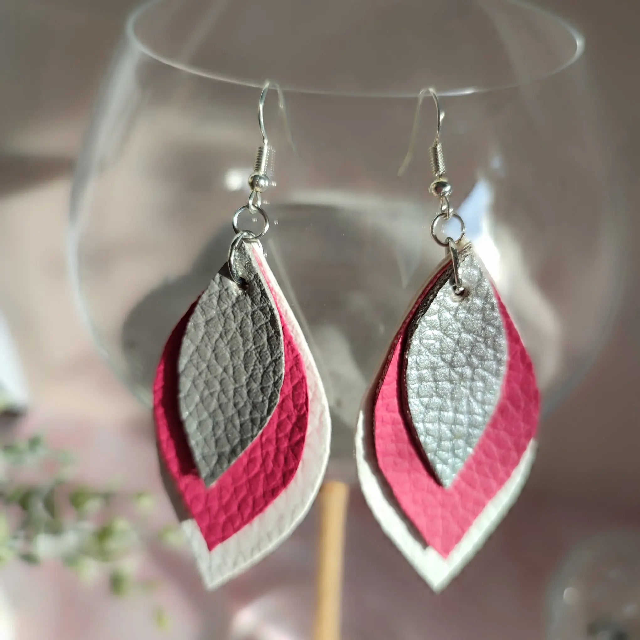 Boucles d’oreilles goutte tricolores – simili cuir Nos p'tits Bonheurs