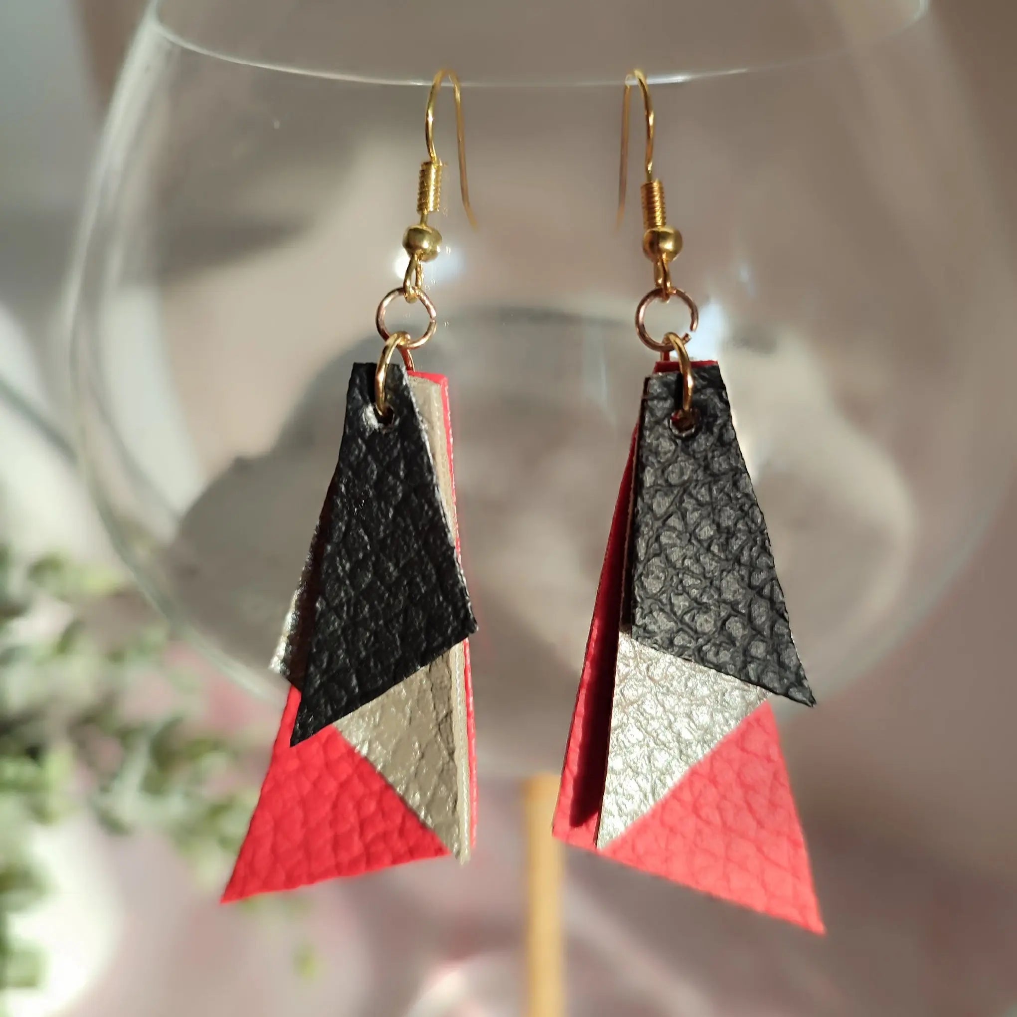 Boucles d’oreilles triangles – simili cuir Nos p'tits Bonheurs