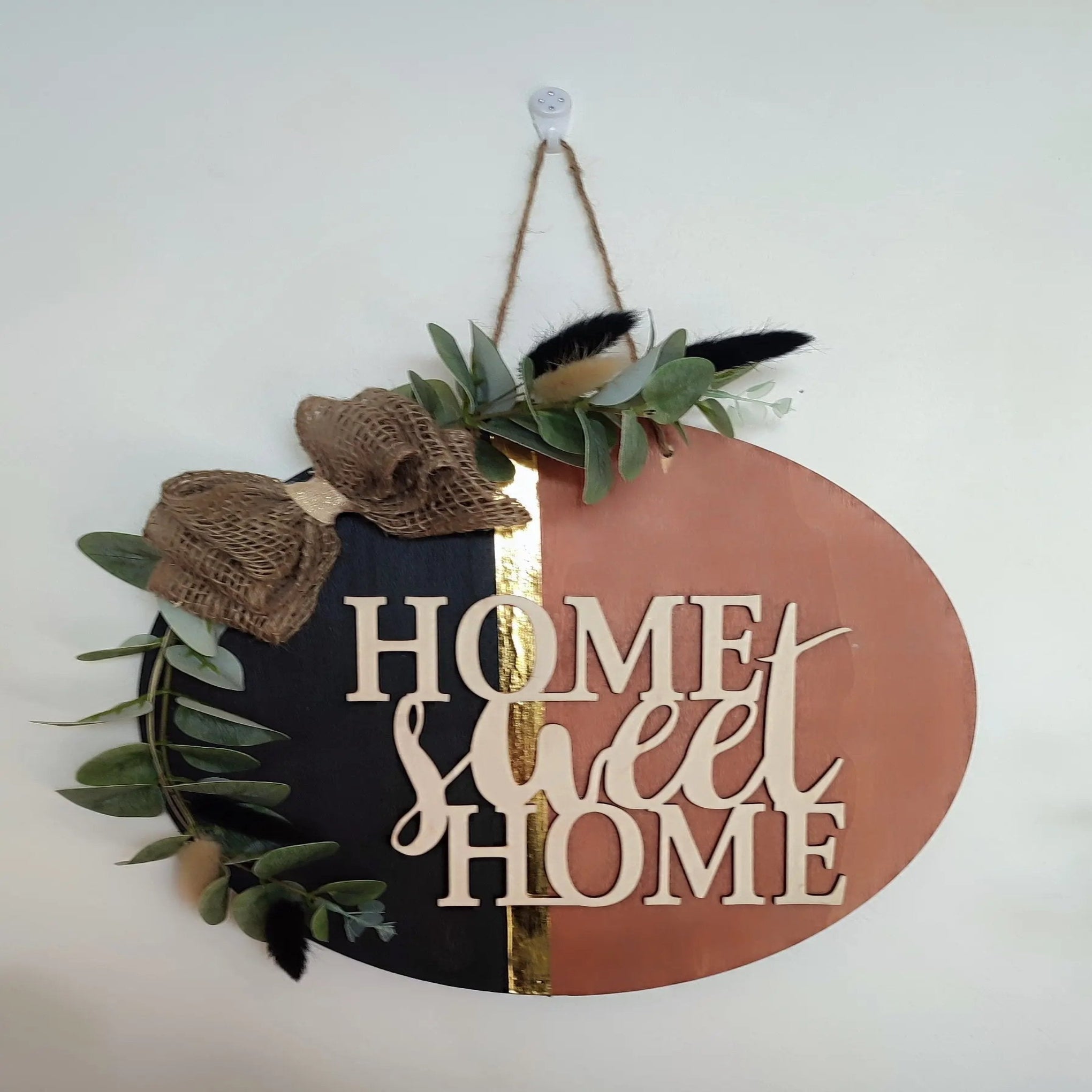 Décoration murale Home Sweet Home en bois avec feuillage naturel et ruban jute – Nos p’tits Bonheurs